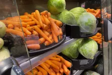 Foto på grönsaker i en mataffär.
